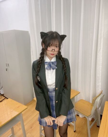 脱了老师裙子猛烈进入的视频_电影在线观看