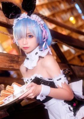 吃猪尾巴视频_JVID性感写真